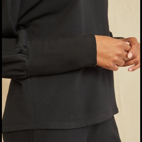 Like New Amour Vert Makenna Luxe Fleece Top - Picture 3 of 12